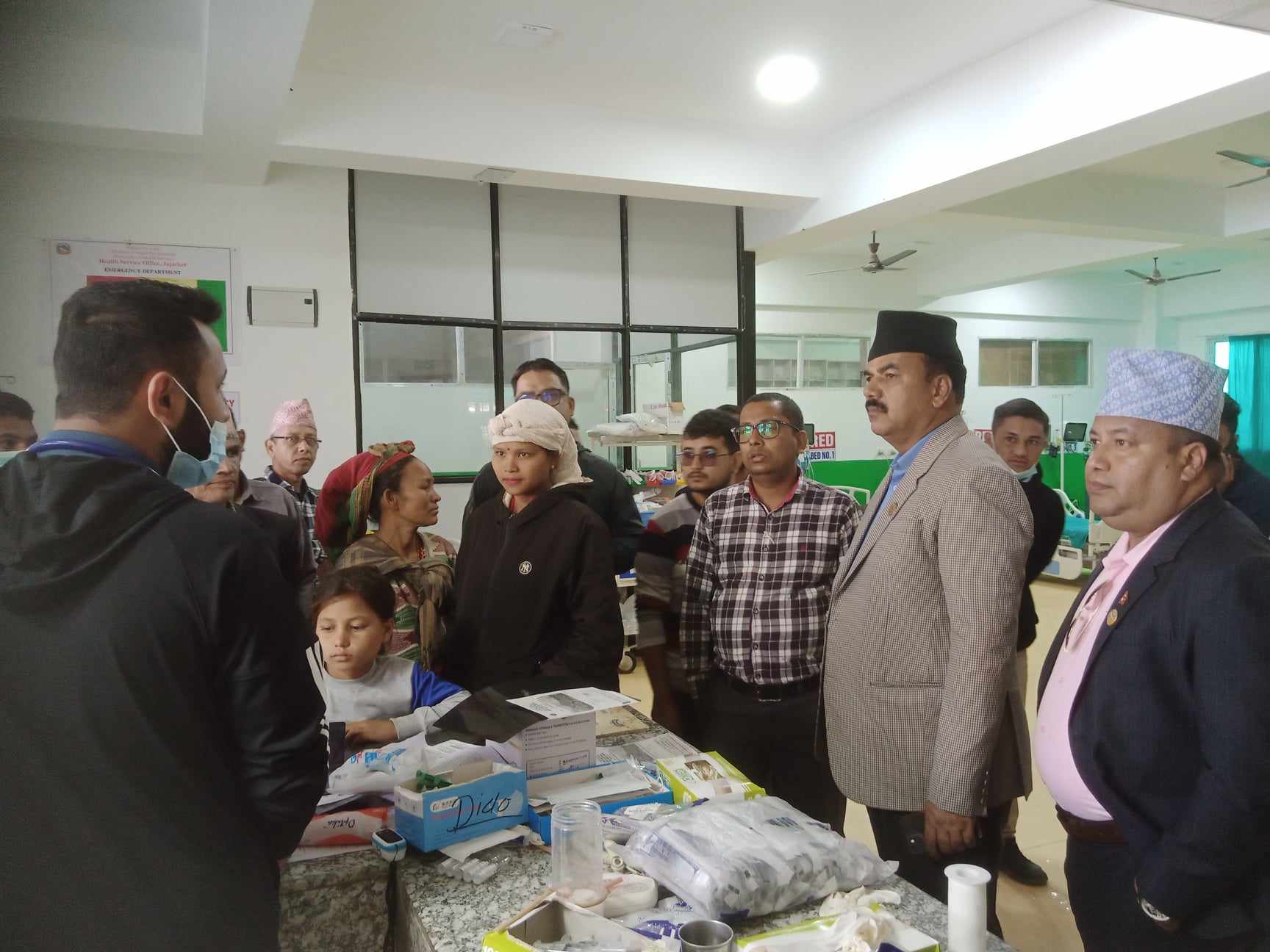 राहत लिएर सांसद घिमिरे र गाउँपालिका अध्यक्ष पौडेल जाजरकोट