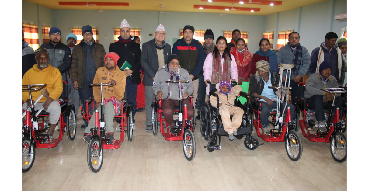 सियारीद्वारा अपाङगता भएका व्यक्तिलाई सहायता सामाग्री प्रदान