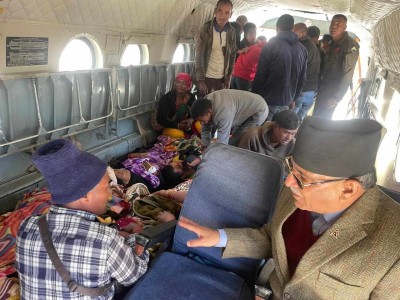 भूकम्प प्रभावित क्षेत्र जाजरकोटमा प्रधानमन्त्री दाहाल : घाइतेको अवस्था बुझ्दै