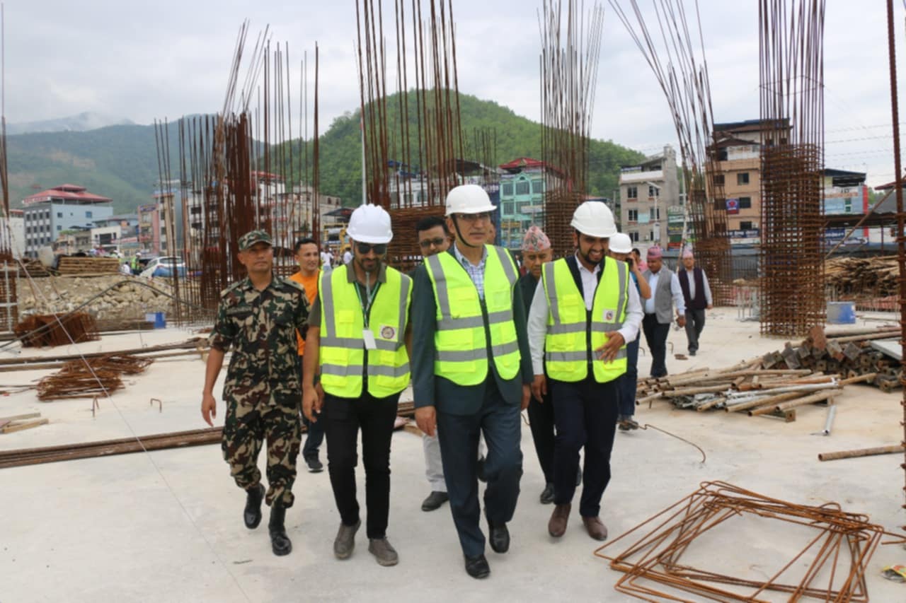 लुम्बिनी प्रादेशिक अस्पतालको भवन निर्माणस्थल अर्थमन्त्री पौडेलद्वारा निरीक्षण