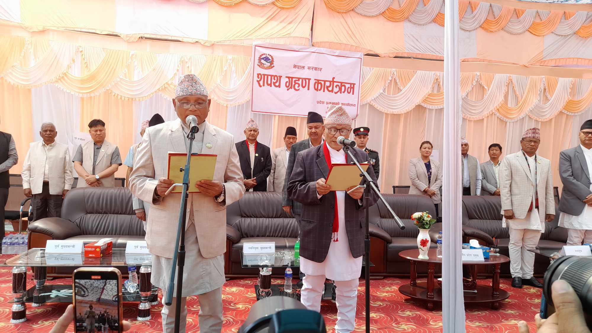 लुम्बिनीका नवनियुक्त मुख्यमन्त्री महरा र तीन मन्त्रीले लिए सपथ