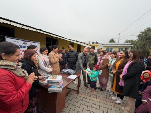 रोटरी तिनाउको दशौं स्थापना दिवस : बिद्यार्थीलाई न्यानो कपडा वितरण