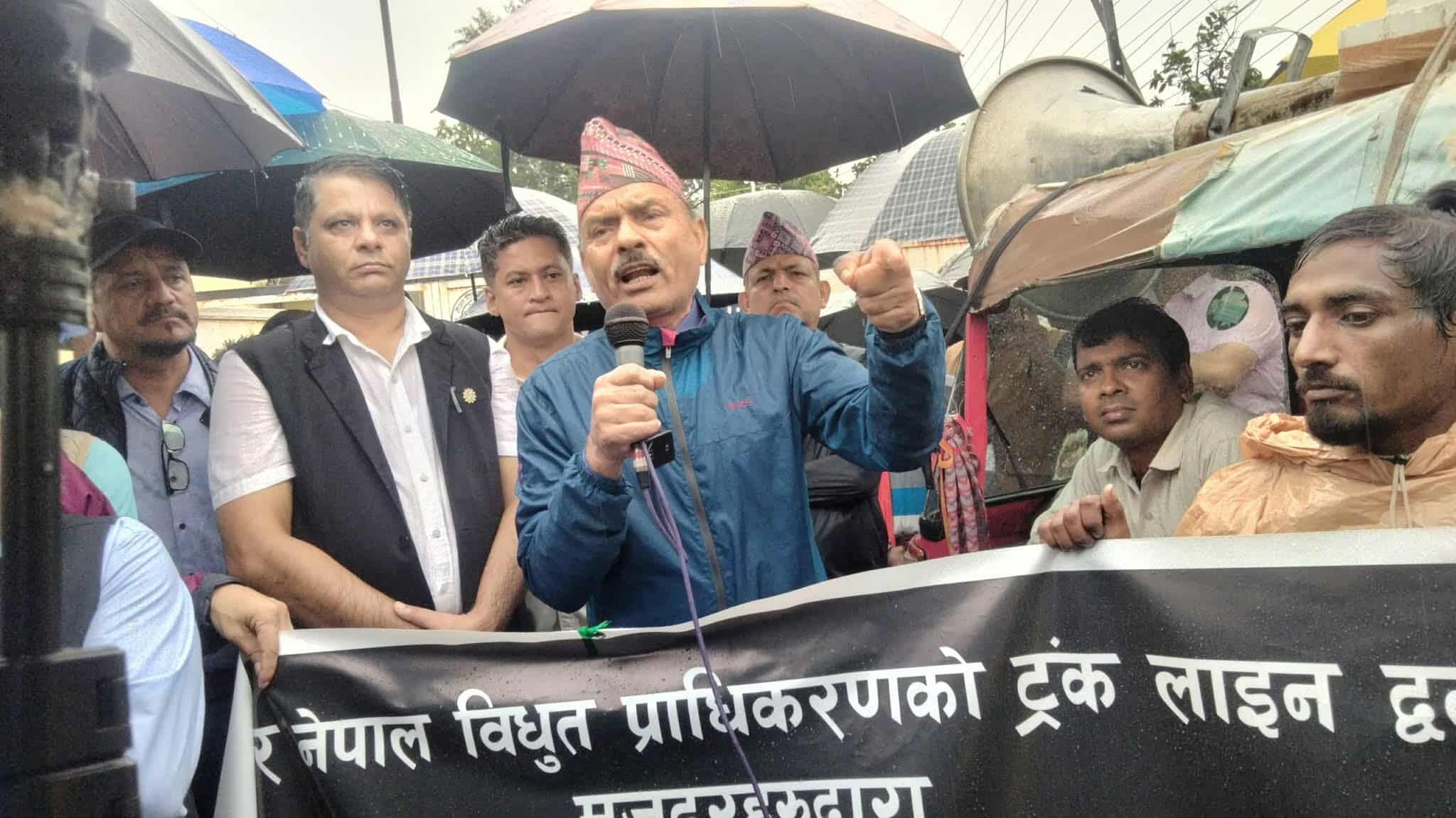 विद्युत कटौतीविरुद्धको आन्दोलनमा भाषण गर्दागर्दै ढल्नुभएका जिफन्ट उपाध्यक्ष गौतमको निधन