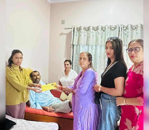 इनरव्हील जितगढी द्धारा क्यान्सर पिडितलाई सहयोग 