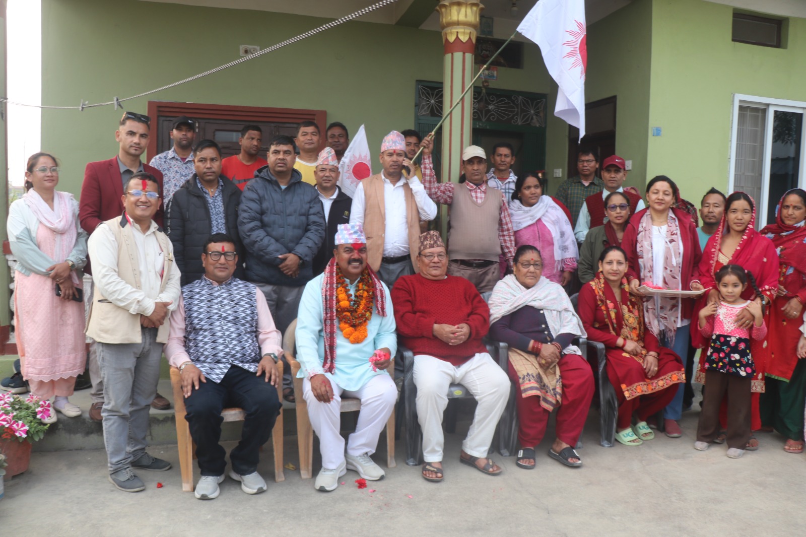 टोल–बस्तीमा पुगेर मत माग्दै एमाले उम्मेदवार घिमिरे