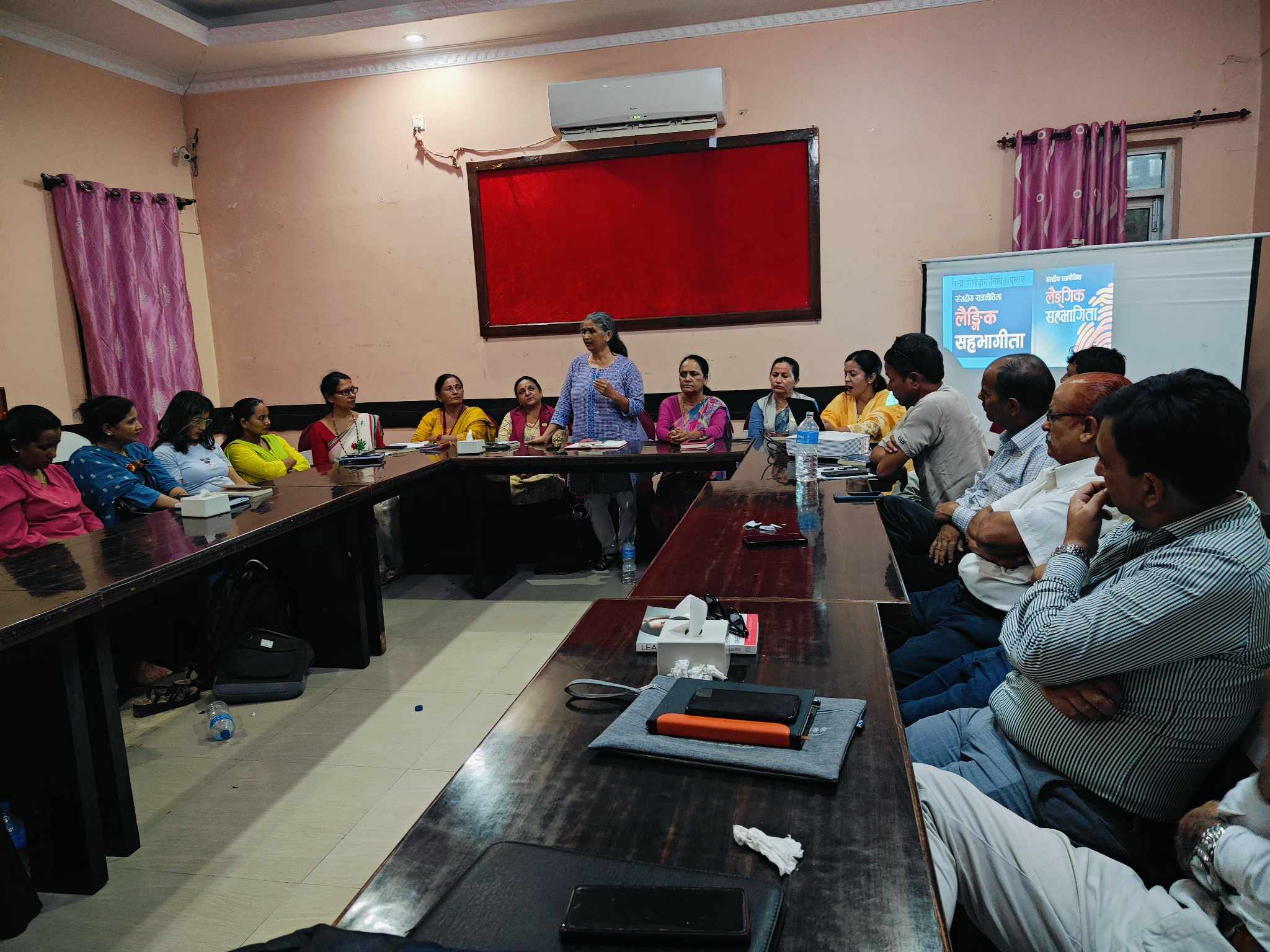 डा .पाण्डेको पुस्तक ‘संसदीय राजनीतिमा लैङ्गिक सहभागिता’ पुस्तकको बुटवलमा चर्चा